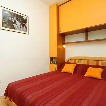 8833a Apartment *